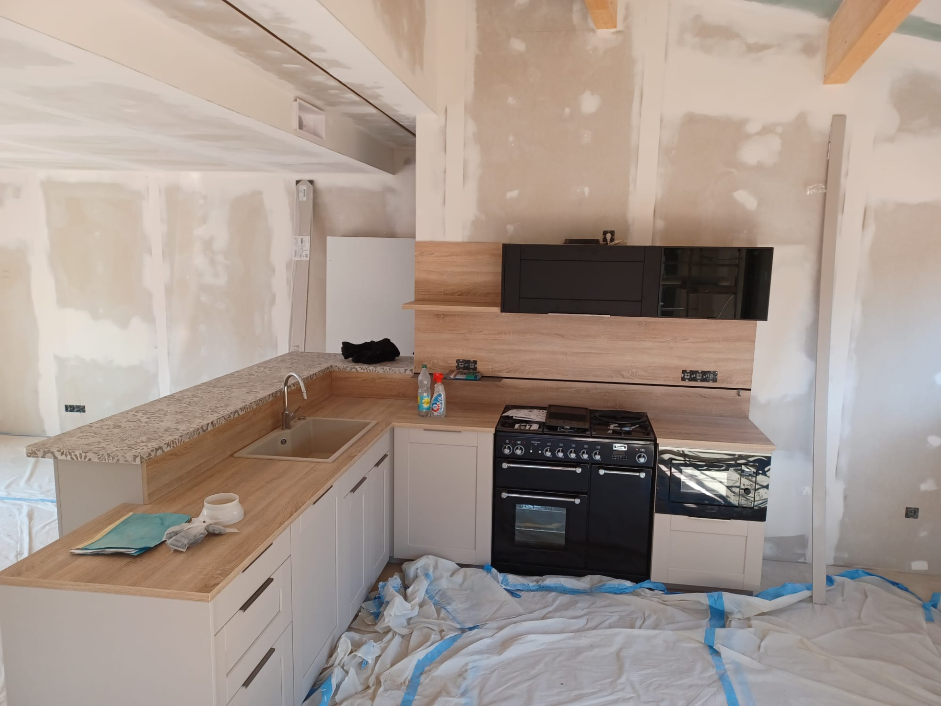 Rénovation d'une cuisine ouverte, entre style et naturel -  - Juganu Rénovation