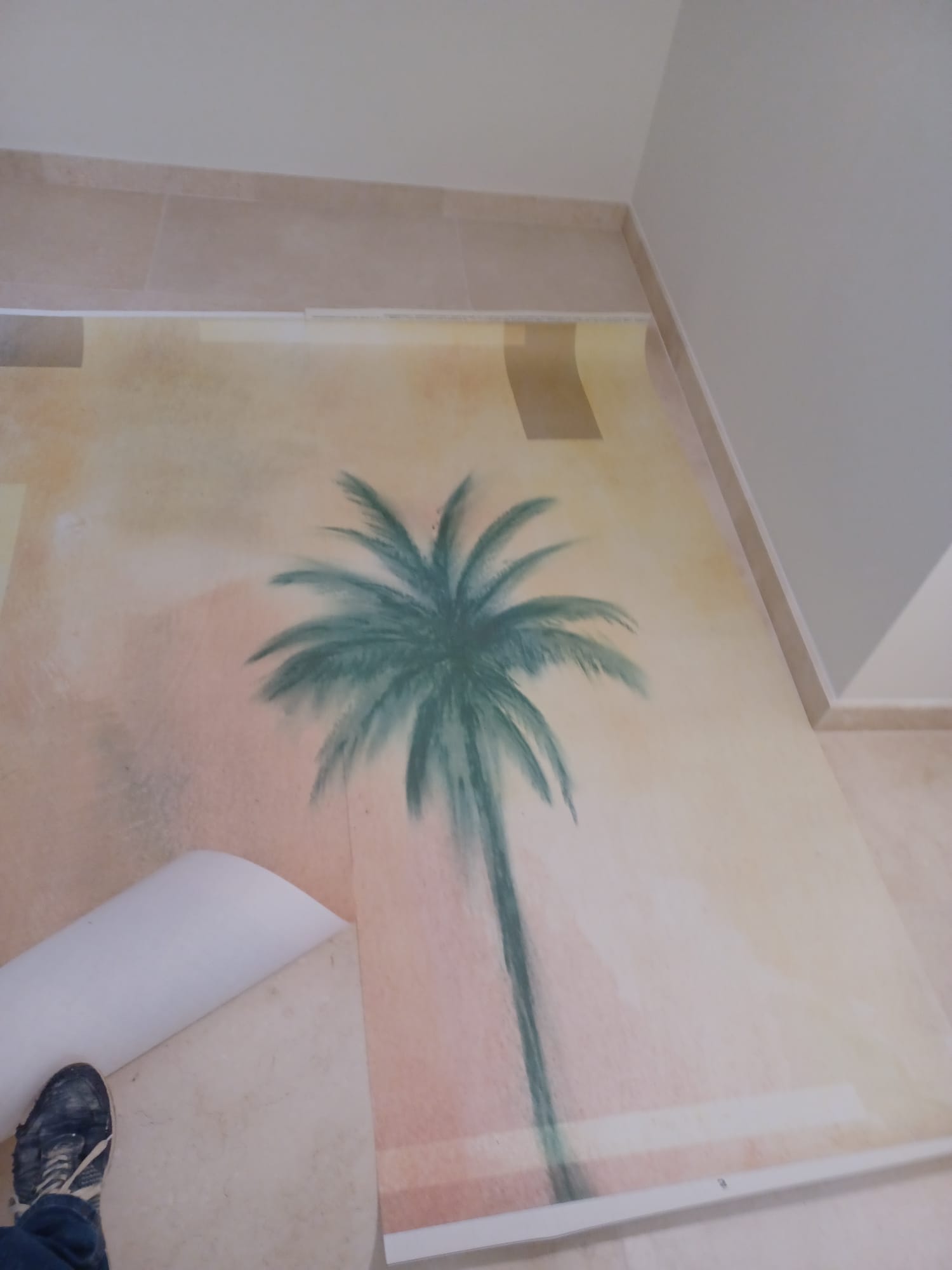 Installation de papier peint dans une douche - 